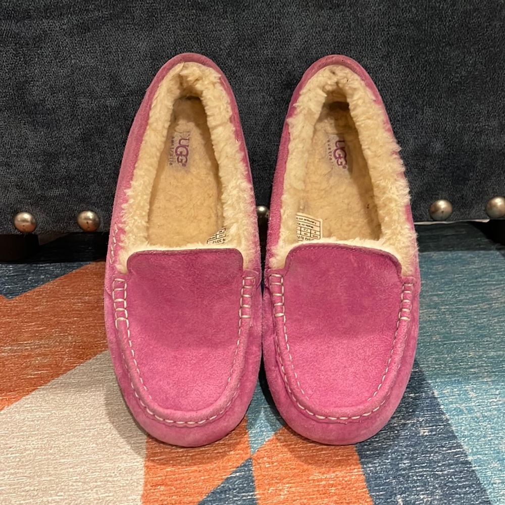 UGG Pink Suede Moccasin Slippers in Women’s 9